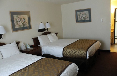 Sidney Hotel | Budget-Friendly Lone Tree Inn with Breakfast & Family Amenities