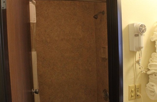 Sidney Hotel | Budget-Friendly Lone Tree Inn with Breakfast & Family Amenities