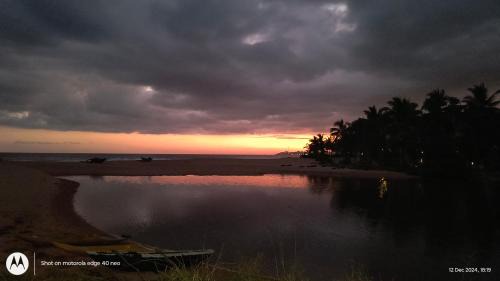 Tangalle Bed & Breakfast | Unwind at Lonely Beach Resort Tangalle with Ocean Views