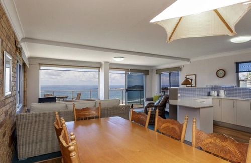 Yamba House | Top-Rated Oceanfront Stay at Lonerock Unit 2 Yamba