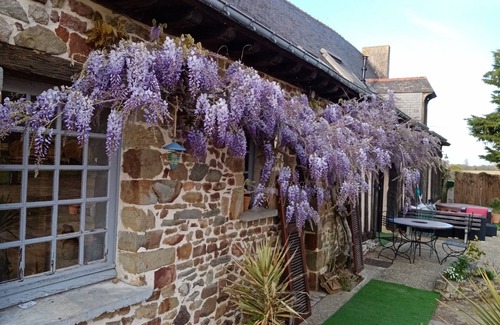 Rannee House | Idyllic Longère à Colombage with Spa and Pet-Friendly Charm