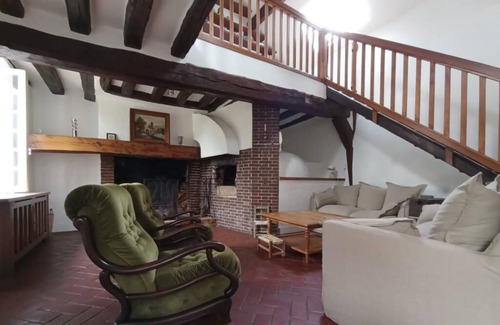 Prudemanche House | Idyllic Longère à la Campagne with Grand Garden for Groups