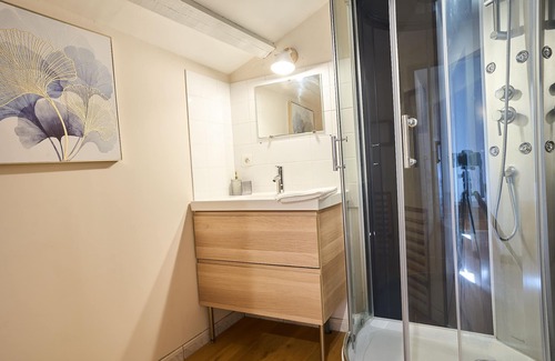 Naujac-Sur-Mer Other | Charming Longère en Pierres by the Lake & Near the Ocean