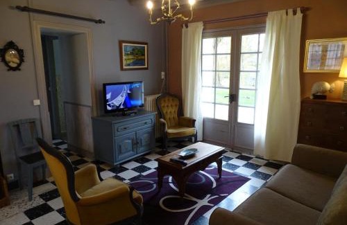 Pouille House | Charming Longère with Garden Near Loire Castles & Zoo