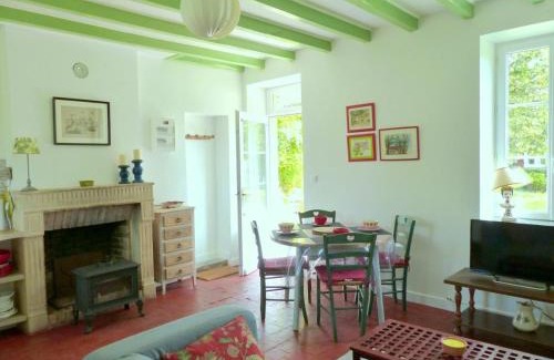 Lurcy-Levis House | Cozy Gîte Lurcy-Lévis: Perfect for Families and Pets
