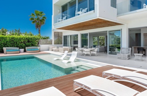 Long Bay Villa | Top-Rated Long Bay Beach Club with Ocean View & Spa