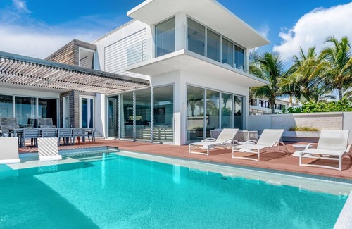 Long Bay Villa | Top-Rated Long Bay Beach Club with Ocean View & Spa