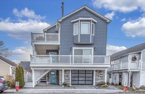 Long Beach House | Beachfront Oasis: Steps to Shore with Ocean View & Spa