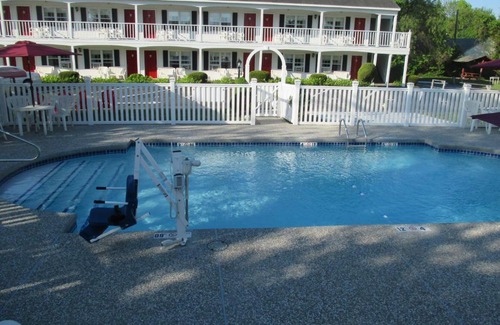 York Beach Hotel | Enjoy Oceanfront Bliss at Long Beach Motor Inn