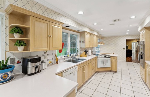 Huntington House | Relaxing Long Island Estate with Heated Pool Near Manhattan