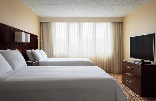 East Garden City Hotel | Discover Long Island Marriott: Pool, Spa & Family-Friendly Stay