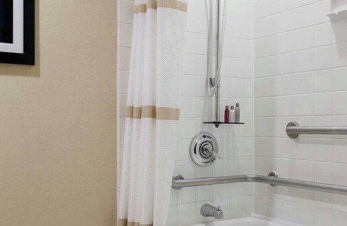 East Garden City Hotel | Discover Long Island Marriott: Pool, Spa & Family-Friendly Stay