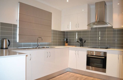 Murray Bridge House | Pet-Friendly Long Island Retreat on the Murray River