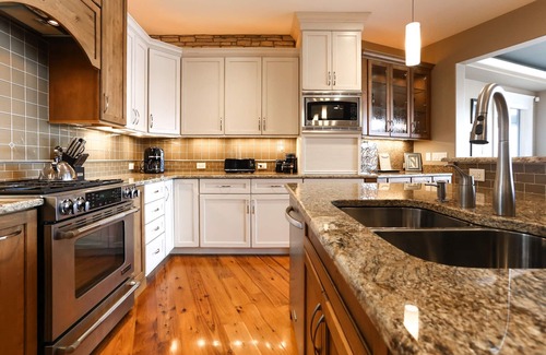 Traverse City House | Unforgettable Long Lake Escape: Scenic Views & Family-Friendly