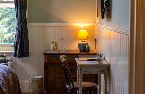 Wilmington Bed & Breakfast | Discover Long Man Inn: Guest Rated 10/10 with Dining & Kitchen