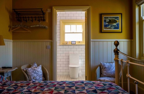 Wilmington Bed & Breakfast | Discover Long Man Inn: Guest Rated 10/10 with Dining & Kitchen