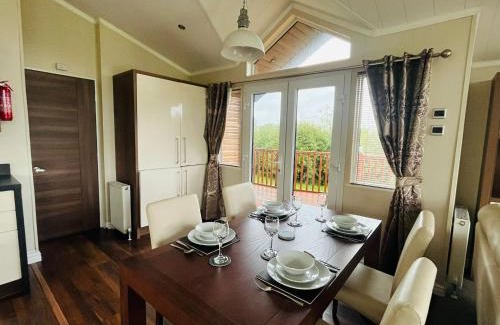 Malton Apartment | Relaxing Long Meadow Lodge with Inviting Hot Tub Retreat