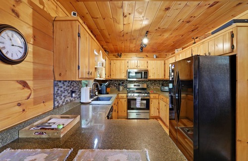 Mineral Bluff Cabin | Exclusive Mountain Views with Pool, Spa & Total Privacy