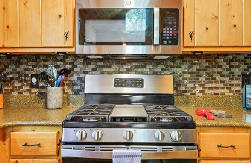 Mineral Bluff Cabin | Exclusive Mountain Views with Pool, Spa & Total Privacy