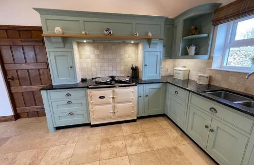 Little Longstone House | Discover Long Roods Cottage: 4-Star Guest Rated Retreat