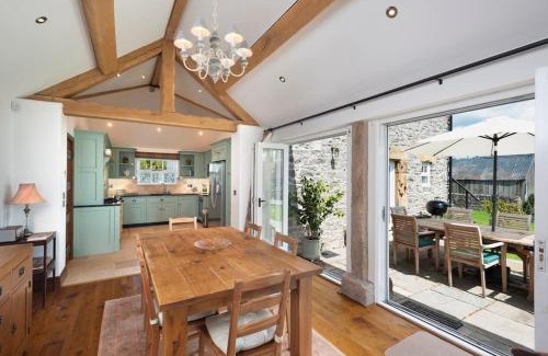Little Longstone House | Discover Long Roods Cottage: 4-Star Guest Rated Retreat