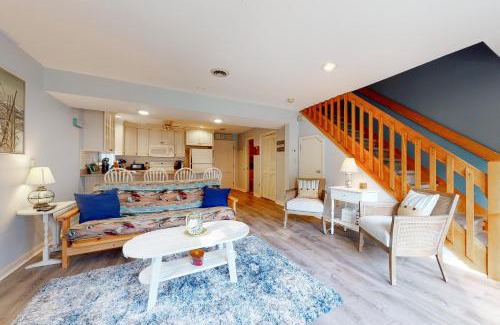 York Beach Apartment | Discover Long Sands Escape: Pet & Child Friendly Retreat