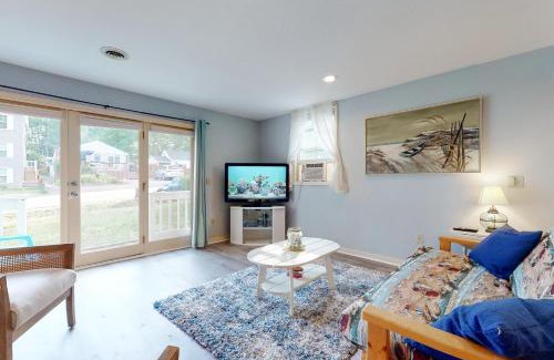York Beach Apartment | Discover Long Sands Escape: Pet & Child Friendly Retreat