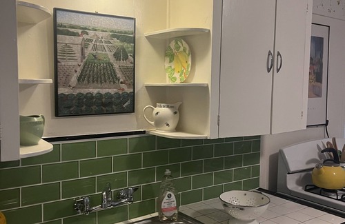 Brentwood Apartment | Comfortable Long Stays with Pet-Friendly Amenities