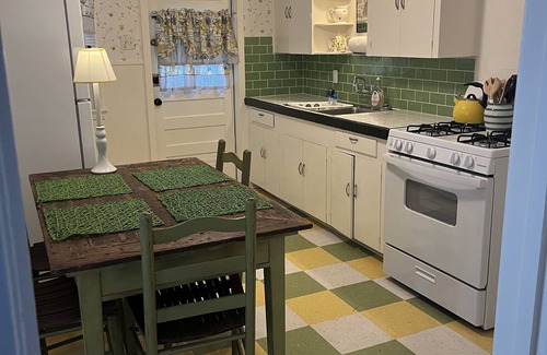 Brentwood Apartment | Comfortable Long Stays with Pet-Friendly Amenities