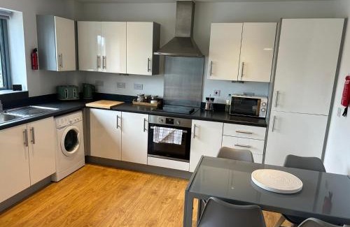 Colchester Apartment | Convenient Long Stay with Free Parking Near Train Station