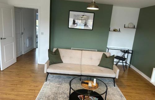 Colchester Apartment | Convenient Long Stay with Free Parking Near Train Station