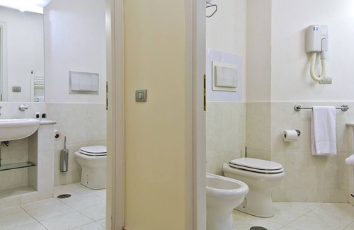 Zona XXX Castel Fusano Apartment | Long Stay Monthly Apartment near Rome I Triangoli with backyard