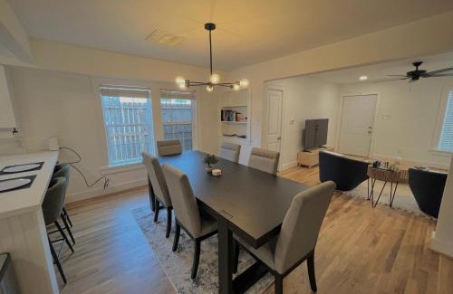 MacGregor House | Long Term, Blackout Curtain, 2 Monitor, King Bed Room in 2 BR Home