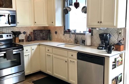 Geyser Crest House | Family-Friendly Retreat with Pool, Near SPAC & Downtown!