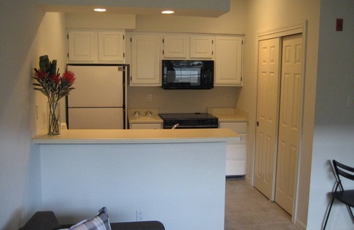 Highland Lake Estates Condo | Relaxing Getaway at the Island on Lake Travis with Pool