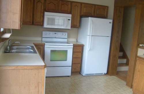 Columbus House | LONG TERM RENTAL ONLY/30 days or morenAPPROX 70 Dollars Per nite or 12mo. Lease