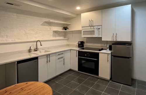 Greenpoint Apartment | Discover a Prime Brooklyn 3-Room Apartment for Rent