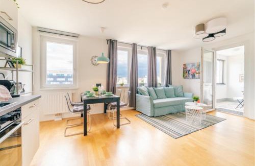 Funfhaus Apartment | Perfect Balcony Apartment Near Metro for Long Stays