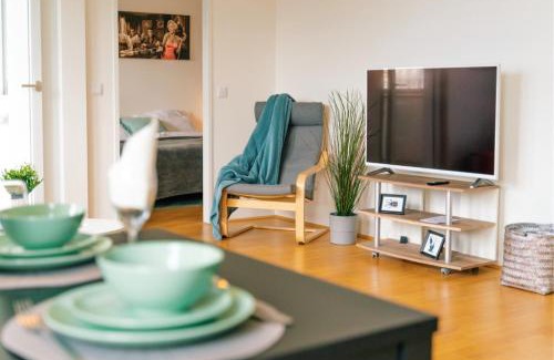 Funfhaus Apartment | Perfect Balcony Apartment Near Metro for Long Stays