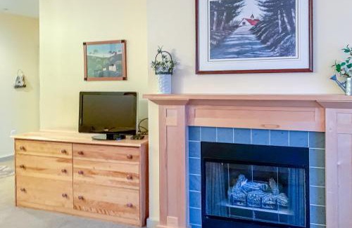 Stratton Mountain House | Relaxing Long Trail House Condos with Pool & Hot Tub