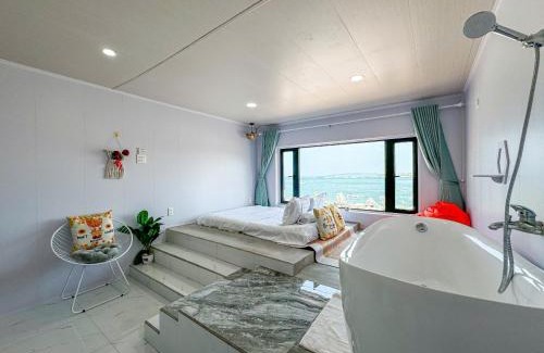 Phu Quy Hotel | Discover Long Vĩ Hotel - Phú Quý Island Getaway