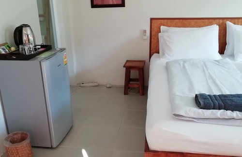 Khua Mung Hotel | Inviting Longan Tree: Poolside Comfort and Family-Friendly Stay