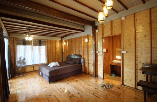 Satun House | Oceanfront Getaway at Longbay Lipe - Guest Rated 8/10