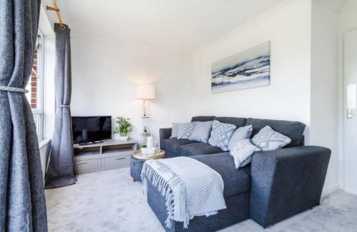 Horley Apartment | Cozy 1BR Retreat Near Gatwick with Family & Pet Amenities