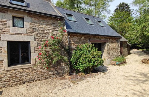 Melgven House | Discover Longere de Caractere: Family-Friendly Getaway