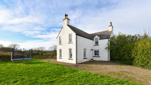 Whithorn House | Inviting Longhill Farmhouse: 4-Star Stay with Breakfast & Pets