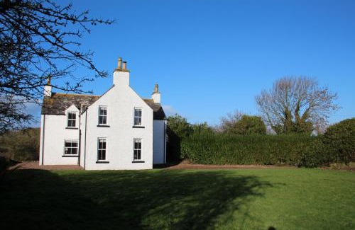 Whithorn House | Inviting Longhill Farmhouse: 4-Star Stay with Breakfast & Pets