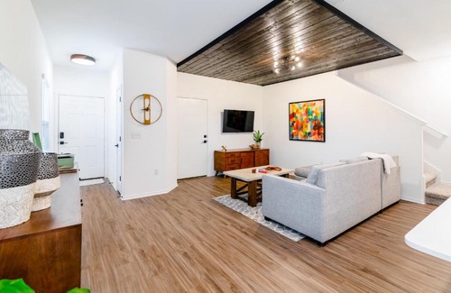 Stony Ridge North House | Unforgettable Longhorn Getaway: Guest Rated 10/10
