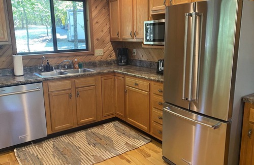 Innsbrook Ski Chalet | Relaxing Longhorn Lakeside Chalet with Private Dock & Fire Pit