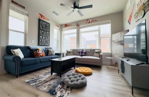 McNeil Apartment | Longhorn